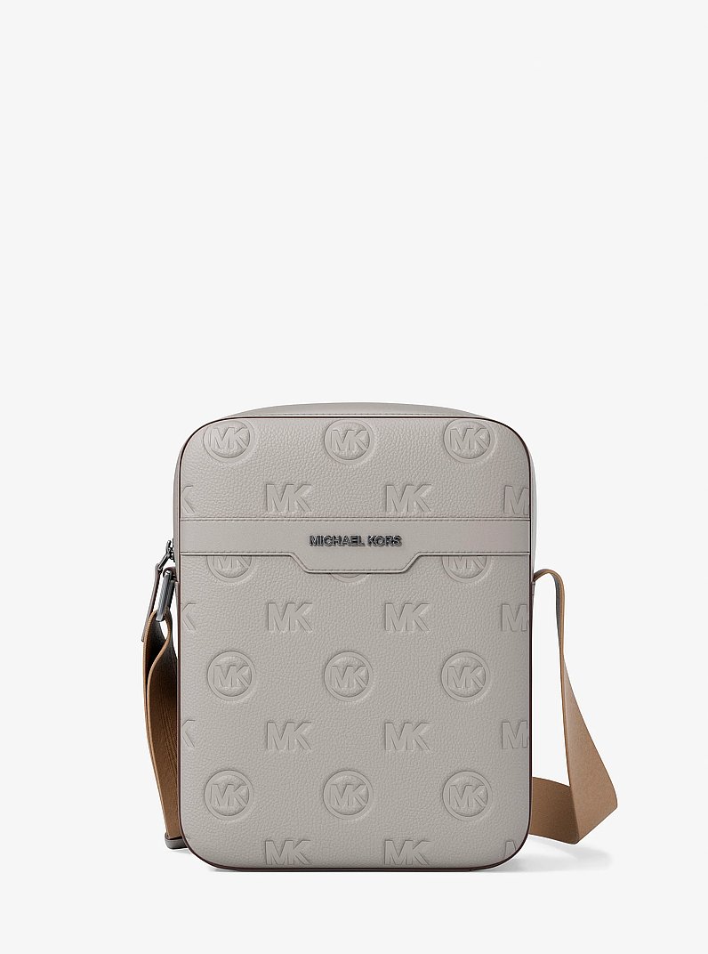 Sac d&rsquo;avion Cooper &agrave; logo grav&eacute; in GRIS PERLE | Michael Kors