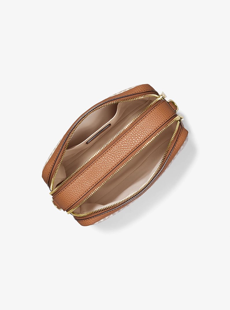 Kameratasche Bryant Medium mit Signature-Logomuster in VANILLE/EICHELBRAUN | Michael Kors