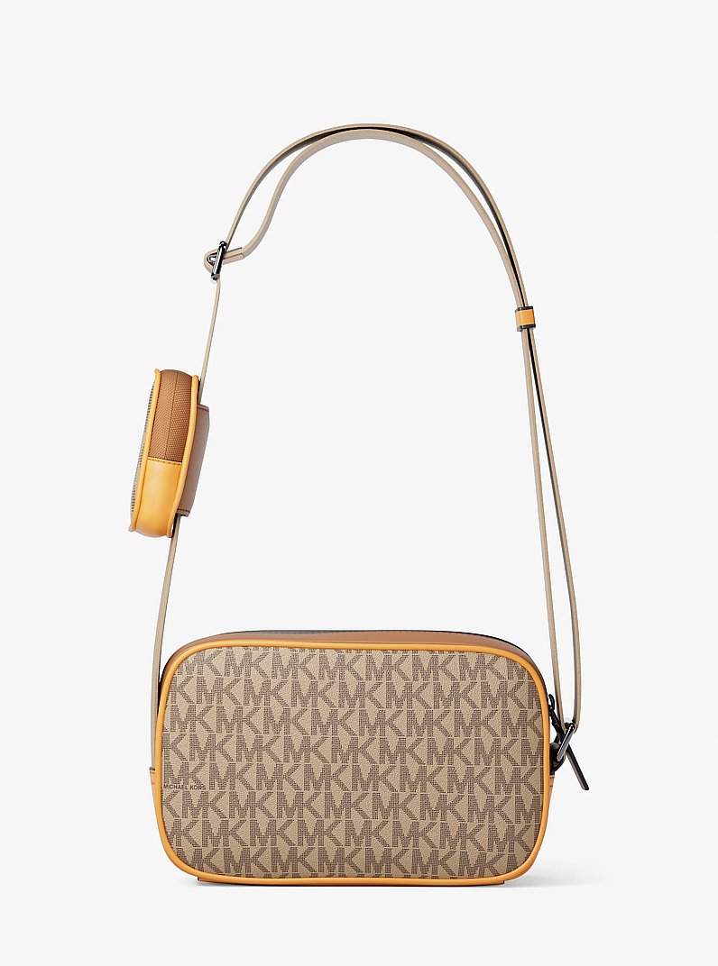 Petit sac &agrave; bandouli&egrave;re pour appareil photo Cooper &agrave; logo Signature avec pochette in CHAMEAU/ROUGE-ORANGE MULTI | Michael Kors