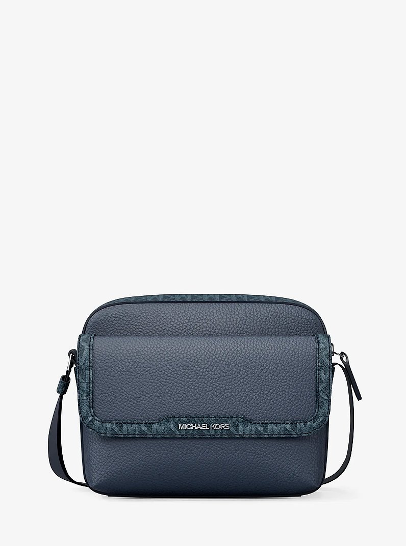 Sac &agrave; bandouli&egrave;re pour appareil photo Cooper de taille moyenne en cuir grain&eacute; et &agrave; logo Signature in BLEU MARINE | Michael Kors