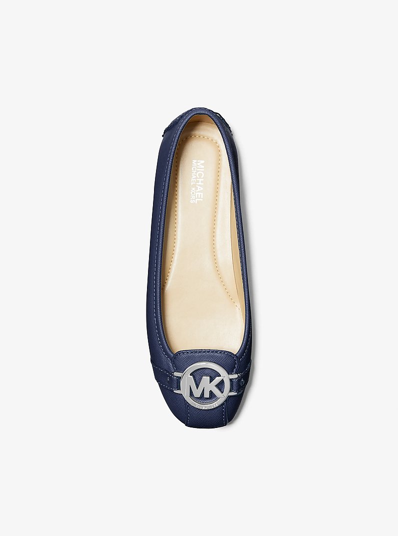 ☆新品☆マイケル・コースFULTON モカシン　ネイビー　24㎝フラットシューズ Fulton Faux Saffiano Leather Moccasin in NAVY | Michael Kors [IL]