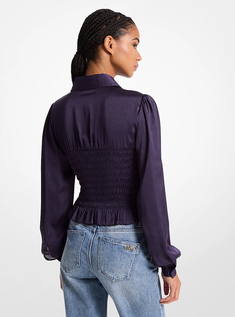 Chemise &agrave; smocks en satin craquel&eacute;