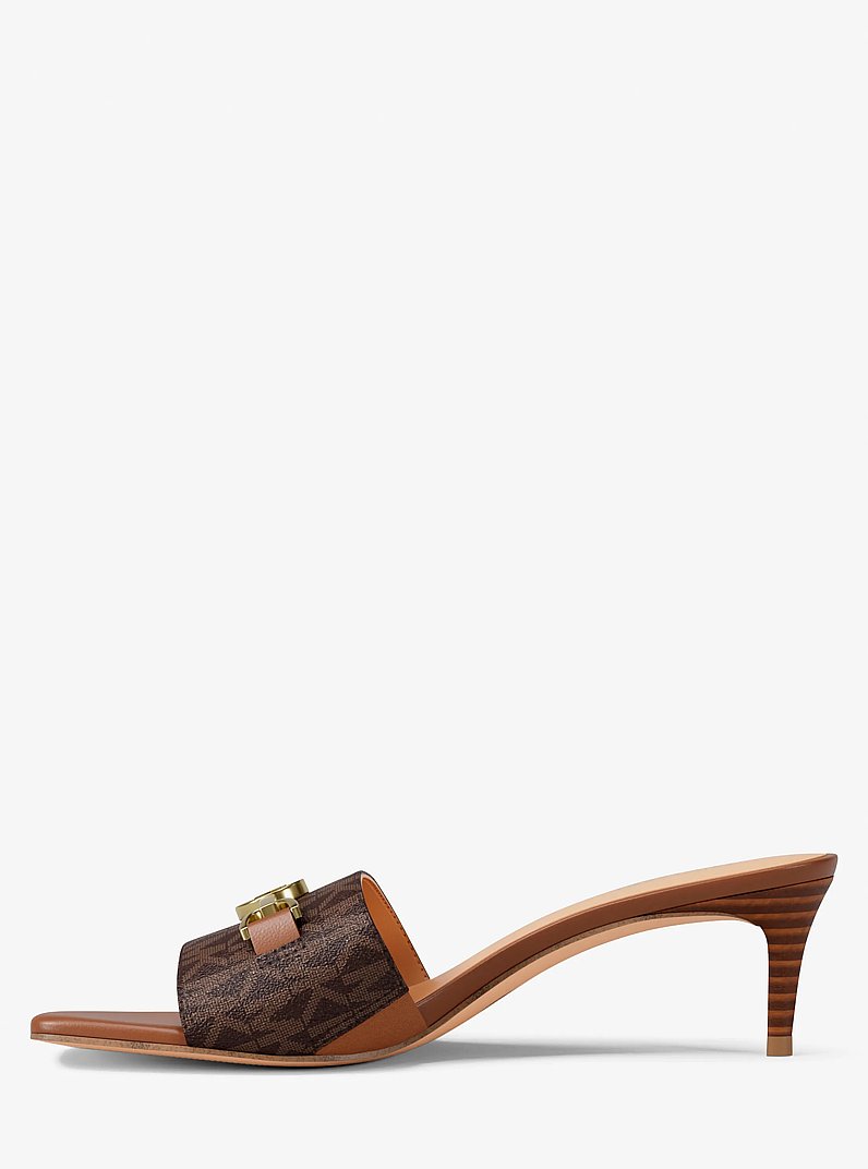 Sandale Natalie mit Signature-Logomuster und Kitten Heel in BRAUN | Michael Kors
