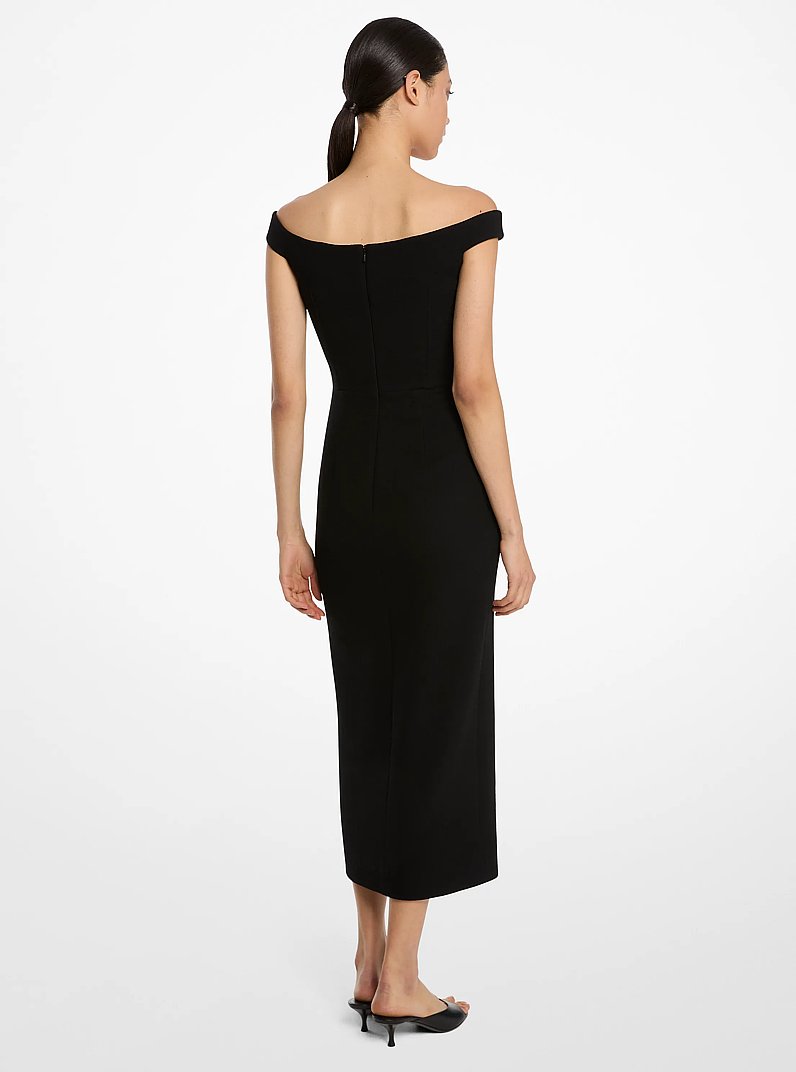 Off-Shoulder-Etuikleid aus Boucl&eacute;-Krepp mit Stretch in SCHWARZ | Michael Kors