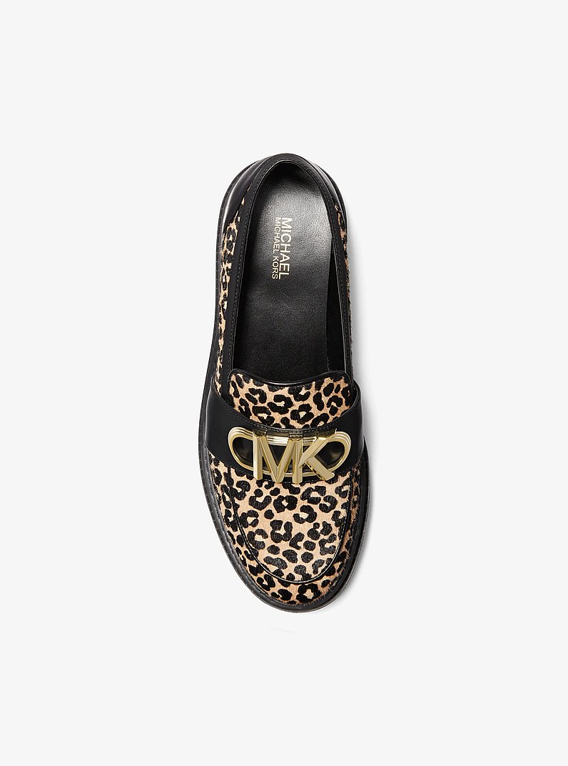 Loafer Parker de pelo de becerro con estampado de leopardo