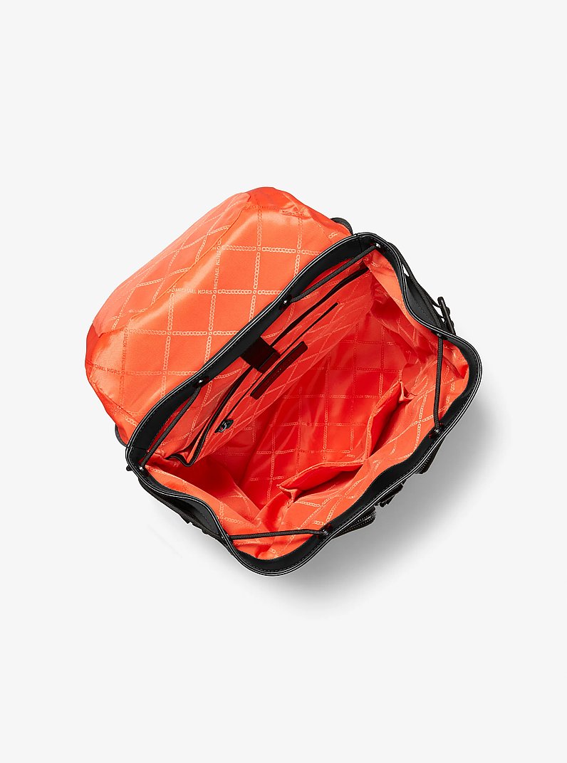Zaino cargo Brooklyn in nylon riciclato in NERO | Michael Kors