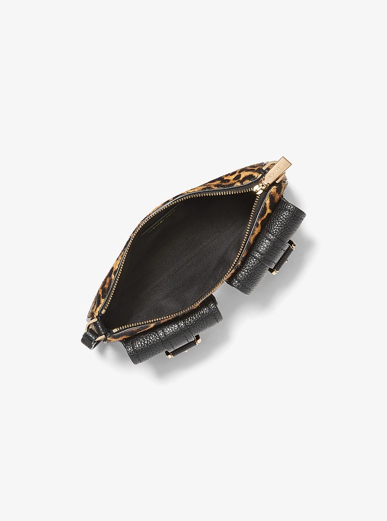 Pochette Zoe Small aus Kalbshaar mit Leopardenmuster in RINGELBLUME | Michael Kors