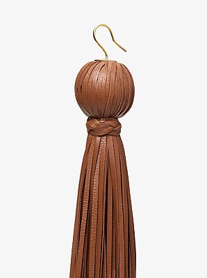 Aretes de borlas de piel
