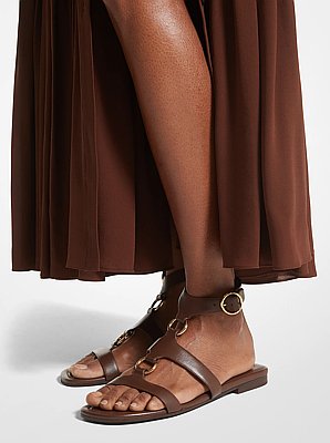 Sandale Dusty aus Leder mit Ringen