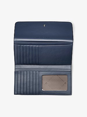Billetera Jet Set Travel tipo tr&iacute;ptico con logotipo de la marca
