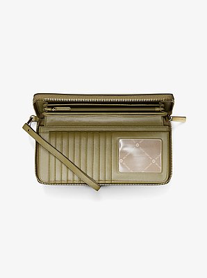 Billetera Jet Set Travel grande de piel granulada