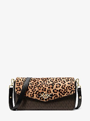 Bolso de hombro Kacey mediano de piel de becerro con estampado de leopardo y logotipo exclusivo