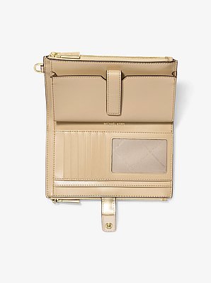 Bolso de pulsera Adele de piel granulada con compartimento para smartphone