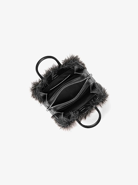 Tr&egrave;s petit sac &agrave; bandouli&egrave;re Laila en fausse fourrure
