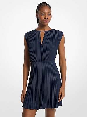 Mini-robe pliss&eacute;e en cr&ecirc;pe satin&eacute;e au dos