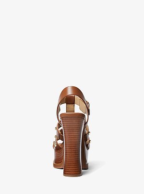 Sandalia Jagger de piel con plataforma y tachuelas