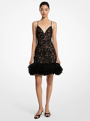 Vestido de c&oacute;ctel con encaje floral bordado a mano y flecos