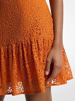 Mini-robe nuisette en dentelle florale en point d&rsquo;Alen&ccedil;on