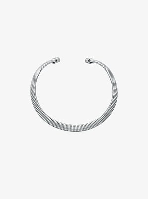 Collar r&iacute;gido de lat&oacute;n chapado en metales preciosos con incrustaciones
