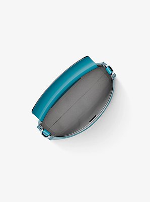 Wandelbare Pochette Bryant Small mit Signature-Logomuster