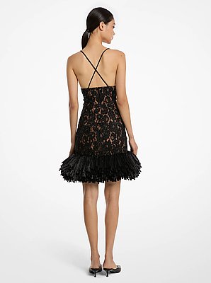 Vestido de c&oacute;ctel con encaje floral bordado a mano y flecos