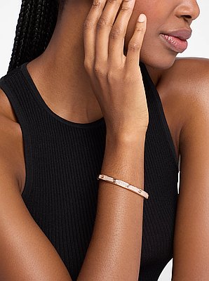 Pulsera r&iacute;gida con logotipo y detalles pav&eacute;