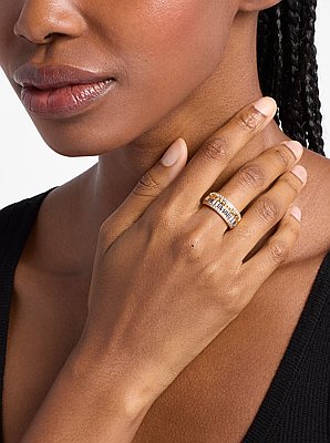 Anillo acanalado en dos tonos con pav&eacute;