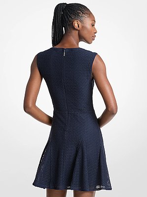 Mini-robe en dentelle
