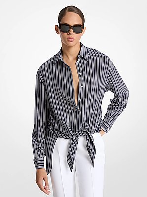 Camicia in cr&ecirc;pe de chine a righe con allacciatura frontale