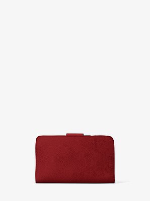 Billetera mediana de piel nobuck con colgante MK Pop