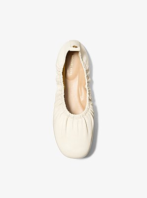 Bailarina Bri de piel con detalle fruncido