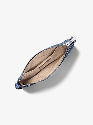 Bolso pulsera Jet Set Travel peque&ntilde;o de denim con logotipo jacquard de denim
