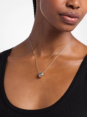 Collar con logotipo y circonitas c&uacute;bicas
