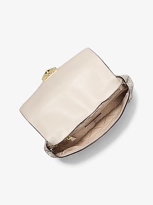Bolso de hombro Soho grande con tachuelas y logotipo exclusivo