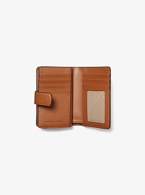 Cartera mediana con exclusivo estampado