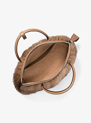 Bolso satchel Kaitlin grande abovedado en piel de oveja de pelo largo