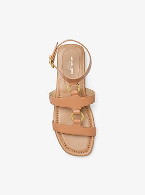 Sandalia Dusty de piel con anillas