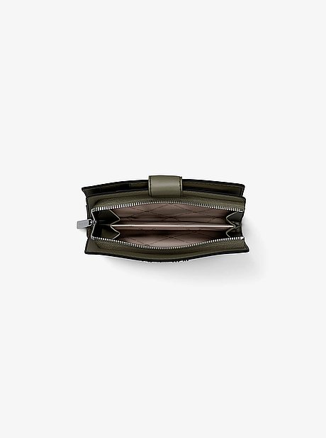 Jet Set Travel Medium Signature Logo Wallet