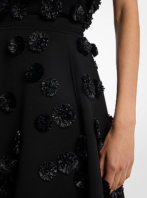 Falda circular de crep&eacute; de lana con bordado floral a mano