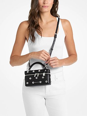 Bandolera Jana extrapeque&ntilde;a de piel con tachuelas