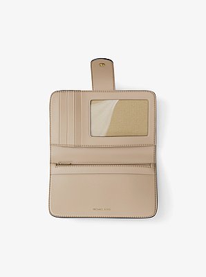 Mittelgro&szlig;e Brieftasche aus gekrispeltem Leder in Blockfarben mit MK&nbsp;Pop-Detail