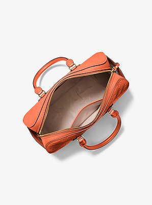 Sac de voyage &agrave; bandouli&egrave;re Jet Set Travel de taille moyenne en cuir gaufr&eacute; &agrave; logo