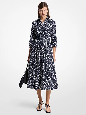 Vestido camisero de manga tres cuartos con cintur&oacute;n de popelina de algod&oacute;n con estampado floral chin&eacute; gr&aacute;fico
