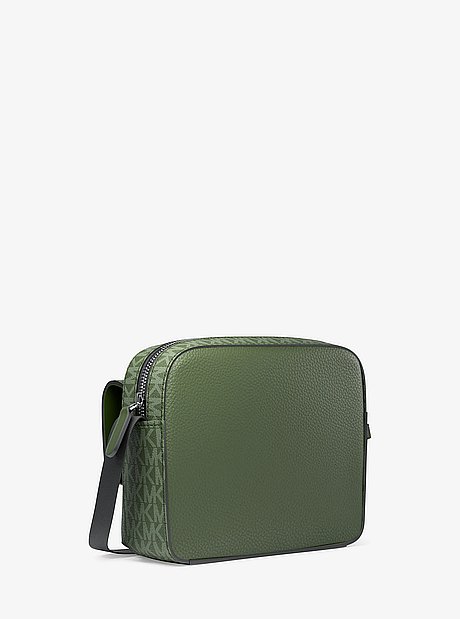 Bandolera Cooper mediana para c&aacute;mara de piel granulada y logotipo exclusivo