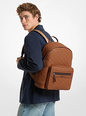 Mochila Jet Set mediana de piel granulada con logotipo grabado en relieve