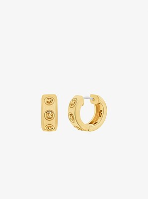 Aretes tipo huggie con logotipo