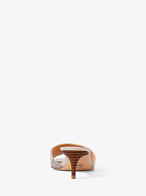 Sandale Natalie mit Signature-Logomuster und Kitten Heel