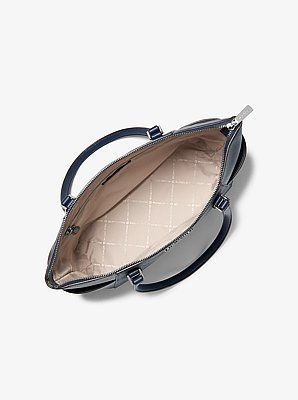 Bolso tote Charlotte grande de piel con cierre superior y logotipo