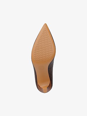 Willa Signature Logo Pump