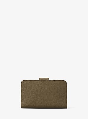 Billetera mediana de piel granulada con colgante MK Pop